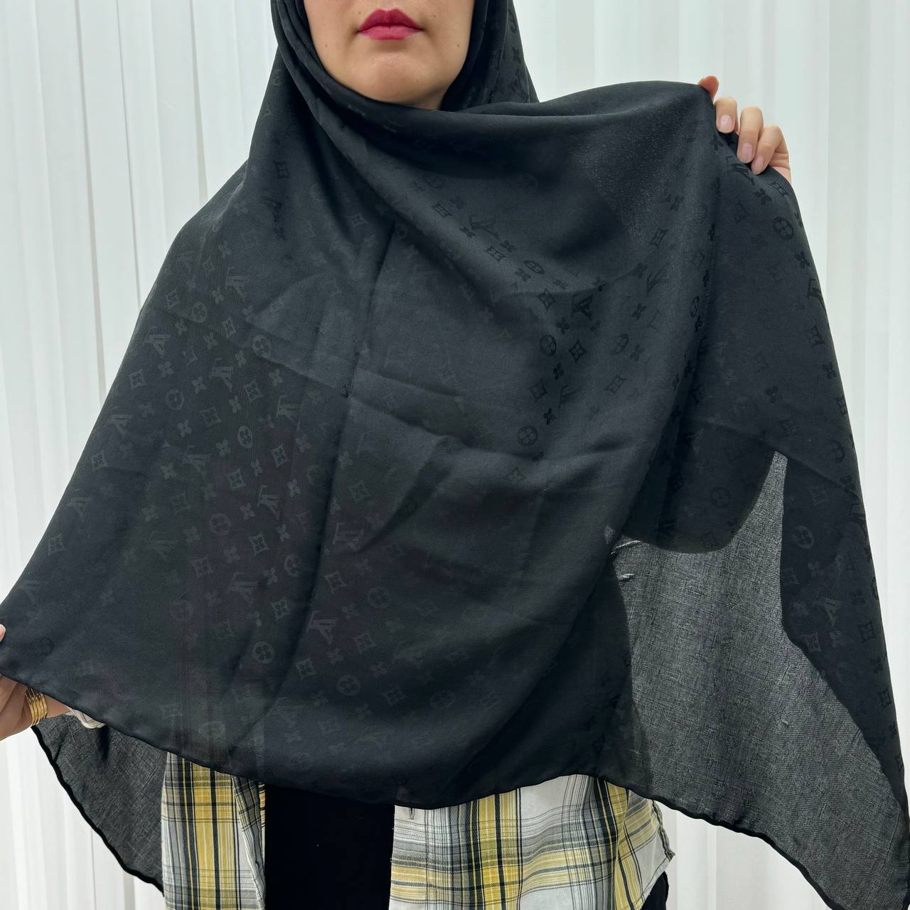 757 روسری حریر ساتن مدل Fendi دور دست دوز - Image 1